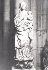 [Aube] - église non localisée. – Vue d'une statue de Vierge à l'Enfant.