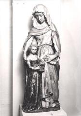 Ervy-le-Châtel - église Saint-Pierre-ès-Liens. – Vue d'une statue représentant l'Éducation de la Vierge par sainte Anne.