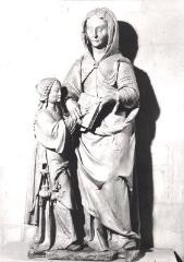 Praslin - église Saint-Parres. – Vue d'une statue représentant l'Éducation de la Vierge par sainte Anne.