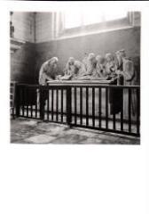 Troyes - église Saint-Nizier. – Vue d'un groupe sculpté représentant la Mise au tombeau.