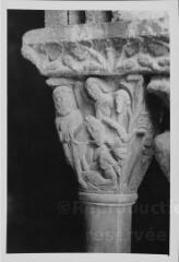 Arles - église Saint-Trophime. – Vue rapprochée sur des chapiteau de colonnes du cloître ; Entrée à Jérusalem.