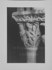 Arles - église Saint-Trophime. – Vue rapprochée sur des chapiteau de colonnes du cloître ; Entrée à Jérusalem.
