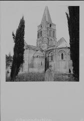 Aulnay-de-Saintonge - église Saint-Pierre-de-la-Tour. – Vue rapprochée sur le clocher.