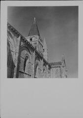 Aulnay-de-Saintonge - église Saint-Pierre-de-la-Tour. – Vue rapprochée sur le clocher.