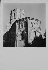 Rétaud - église Saint-Trojan. – Vue rapprochée du chevet et du clocher.