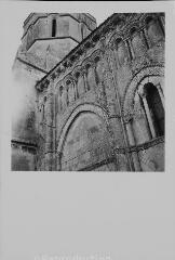 Rétaud - église Saint-Trojan. – Vue rapprochée sur le chevet et le clocher.