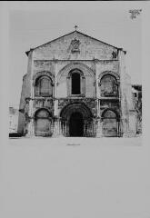 Saintes - abbaye aux Dames, église Sainte-Marie. – Vue de la façade principale.