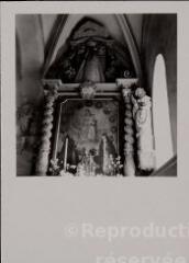 Cernay-l'Église - église Saint-Antoine. – Vue d'un autel secondaire et de son retable ; tableau représentant Notre Dame du Rosaire et statue de Vierge noire à l'Enfant - XVIIIe siècle.