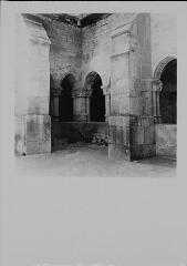 Montbenoît - abbaye. – Vue rapprochée du cloître.