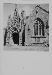 Pont-Croix - église Notre-Dame-de-Roscudon. – Vue rapprochée sur le portail.