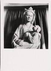 Vesoul. – Vue rapprochée d'une statue de Vierge à l'Enfant.