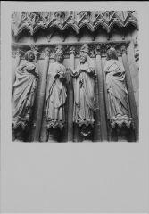 Reims - cathédrale Notre-Dame. – Vue rapprochée sur l'ébrasement gauche du portail central ; Joseph, Marie, Siméon, prophétesse Anne.