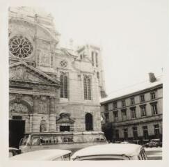 Paris - église Saint-Étienne-du-Mont. – Vue rapprochée sur la façade principale.