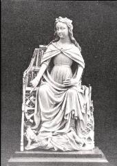 Paris - musée de Cluny. – Vue d'une statue de sainte Catherine - XVe siècle.