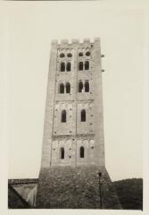 Codalet - abbaye Saint-Michel-de-Cuxa. – Vue rapprochée sur le clocher.