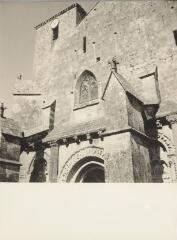 Foussais-Payré - église Saint-Hilaire. – Vue rapprochée sur la façade principale.