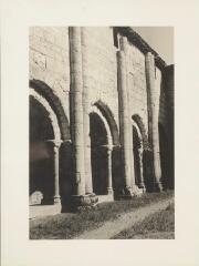 Nieul-sur-l'Autize - abbaye Saint-Vincent. – Vue du cloître.