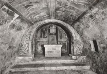 Saint-Savin - abbaye de Saint-Savin-sur-Gartempe. – Vue de la crypte des saints Savin et Cyprien ; peintures représentant la vie légendaire des saints.