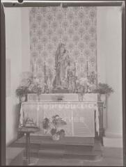 Archettes - église Saint-Léger. – Vue d'un retable ; statue de Vierge à l'Enfant - XVIe siècle.