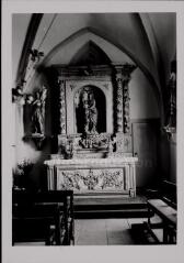 Attigny - église de la Nativité-de-Notre-Dame. – Vue d'un retable secondaire ; statue de Vierge à l'Enfant - XVIe siècle.