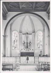 Contrexéville - église Saint-Epvre. – Vue de l'intérieur ; chapelle avec des statues de la Pietà et de saint Roch.