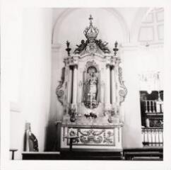 Damas-aux-Bois - église Saint-Médard. – Vue d'un autel secondaire et de son retable ; statue de Vierge à l'Enfant - 1778.