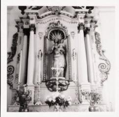 Damas-aux-Bois - église Saint-Médard. – Vue d'un autel secondaire et de son retable ; statue de Vierge à l'Enfant - 1778.