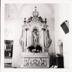 Damas-aux-Bois - église Saint-Médard. – Vue d'un autel secondaire et de son retable ; statue de saint Sébastien - 1778.