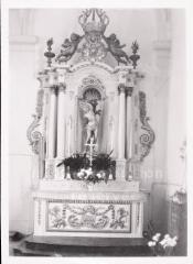 Damas-aux-Bois - église Saint-Médard. – Vue d'un autel secondaire et de son retable ; statue de saint Sébastien - 1778.