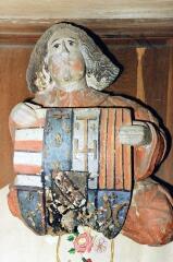 Damblain - église Saint-Bénigne. – Vue d'une statue d'un homme présentant les armes de Charles XV - XVIIe siècle.