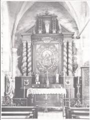 Dommartin-lès-Remiremont - église Saint-Laurent. – Vue d'un autel secondaire et de son retable ; tableau représentant Notre Dame du Rosaire - XVIIIe siècle.