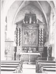 Dommartin-lès-Remiremont - église Saint-Laurent. – Vue d'un autel et de son retable ; tableau représentant la Sainte Famille - XVIIe siècle.