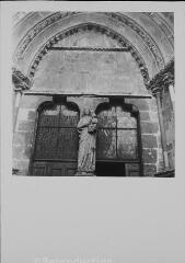 Épinal - basilique Saint-Maurice. – Vue rapprochée sur le portail dit des Bourgeois ; Vierge à l'Enfant.