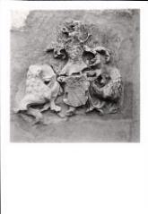 Frenelle-la-Petite. – Vue d'un bas-relief représentant des armoiries.