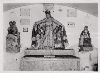 Gendreville - chapelle Notre-Dame-de-Bon-Secours. – Vue de statues représentant une Vierge à l'Enfant jouant avec saint Jean Baptiste, une Vierge au manteau, et l'Éducation de la Vierge par sainte Anne - XVIIIe siècle.