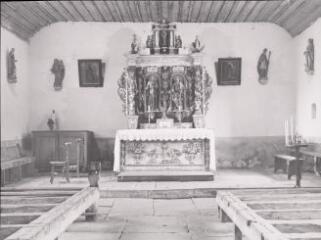 Gerbamont - chapelle Saint-Del. – Vue de l'autel et de son retable ; statues de saints Del et Gengoult - XVIIIe siècle.