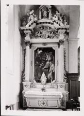 Gigney - église Saint-Médard. – Vue d'un autel secondaire et de son retable ; tableau représentant Notre Dame du Rosaire - XVIIIe siècle.