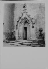 Girmont - église de la Nativité-de-Notre-Dame. – Vue rapprochée sur le portail.