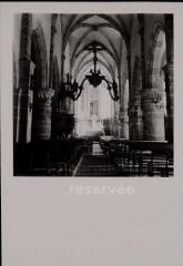 Lamarche - église Notre-Dame-de-l'Assomption. – Vue de l'intérieur ; nef avec l'allée centrale menant à l'autel.