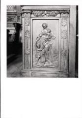 Moyenmoutier - abbaye Saint-Hydulphe. – Détail d'une stalle ; sculpture représentant une allégorie de la charité - XVIIe siècle.