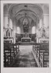 Parey-sous-Montfort - prieuré Notre-Dame-de-Bethléem. – Vue de l'intérieur ; nef avec l'allée menant à l'autel.