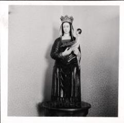 Plombières-les-Bains - hospice des Deux-Augustins. – Vue d'une statue de Vierge à l'Enfant et à l'oiseau - XVe siècle.