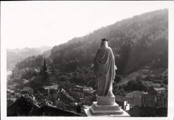 Plombières-les-Bains - coteau de la Vierge. – Vue d'une statue de Vierge et de la ville - 1855.