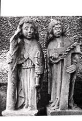 Puzieux - église Saint-Remi. – Vue de statues d'anges porteurs des instruments de la Passion - XVIe siècle.