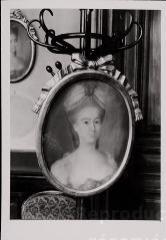 Remiremont - [musée Charles de Bruyères]. – Portrait d'une chanoinesse de la famille de Monspey - XVIIIe siècle.