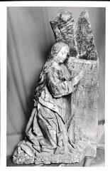 Remiremont. – Vue d'une statue de Vierge à la crèche - XVIe siècle.
