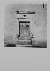Removille - chapelle Saint-Nicolas. – Vue rapprochée sur le portail.