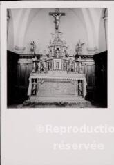 Sainte-Hélène - église Saint-Georges. – Vue du maître-autel et de son tabernacle ; antependium représentant l'Annonciation - XVIIIe siècle.