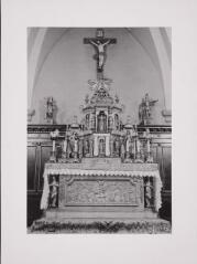 Sainte-Hélène - église Saint-Georges. – Vue du maître-autel et de son tabernacle ; antependium représentant l'Annonciation - XVIIIe siècle.