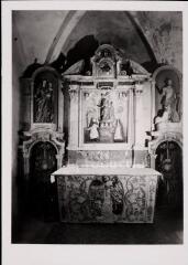 Saint-Ouen-lès-Parey - église de la Sainte-Trinité. – Vue d'un autel secondaire et de son retable ; bas-relief de Notre Dame du Rosaire et antependium représentant l'annonciation - XVIIIe siècle.